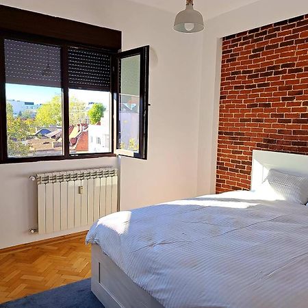 Classy Apartment With Parking In The City Center บูคาเรสต์ ภายนอก รูปภาพ