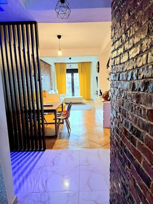 Classy Apartment With Parking In The City Center บูคาเรสต์ ภายนอก รูปภาพ