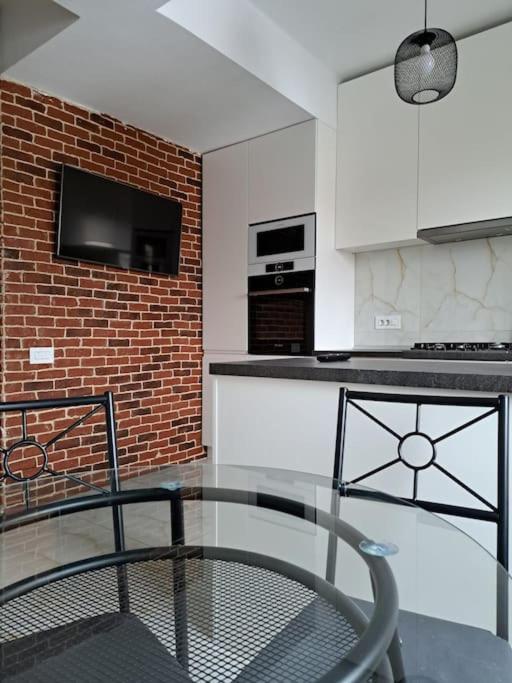 Classy Apartment With Parking In The City Center บูคาเรสต์ ภายนอก รูปภาพ