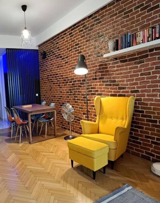 Classy Apartment With Parking In The City Center บูคาเรสต์ ภายนอก รูปภาพ