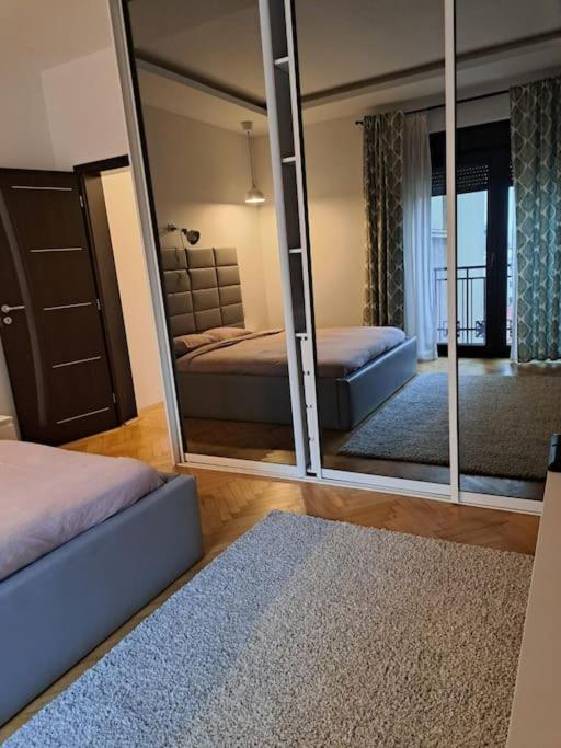 Classy Apartment With Parking In The City Center บูคาเรสต์ ภายนอก รูปภาพ