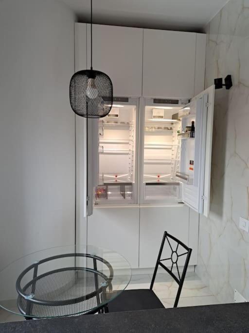 Classy Apartment With Parking In The City Center บูคาเรสต์ ภายนอก รูปภาพ