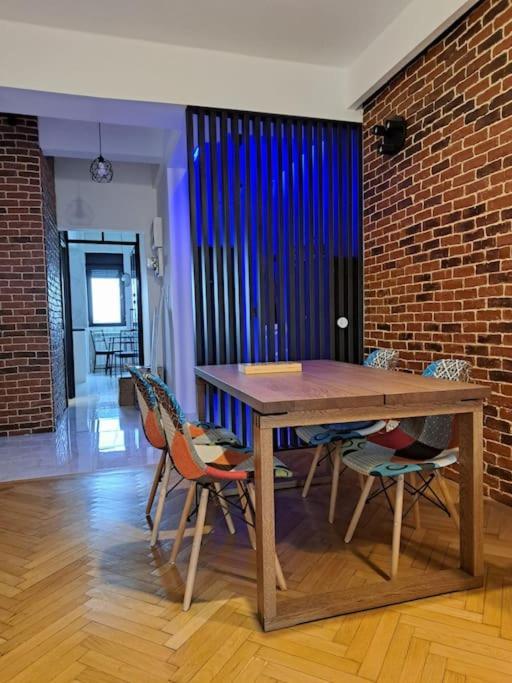 Classy Apartment With Parking In The City Center บูคาเรสต์ ภายนอก รูปภาพ
