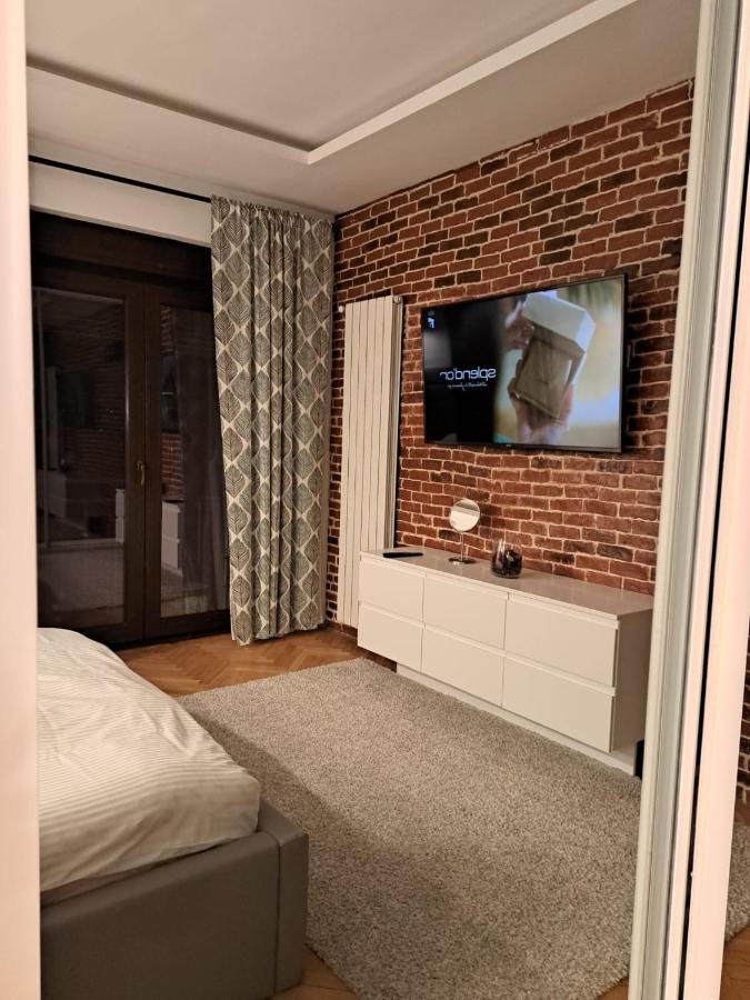 Classy Apartment With Parking In The City Center บูคาเรสต์ ภายนอก รูปภาพ