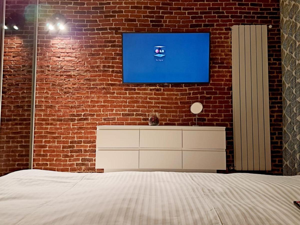 Classy Apartment With Parking In The City Center บูคาเรสต์ ภายนอก รูปภาพ
