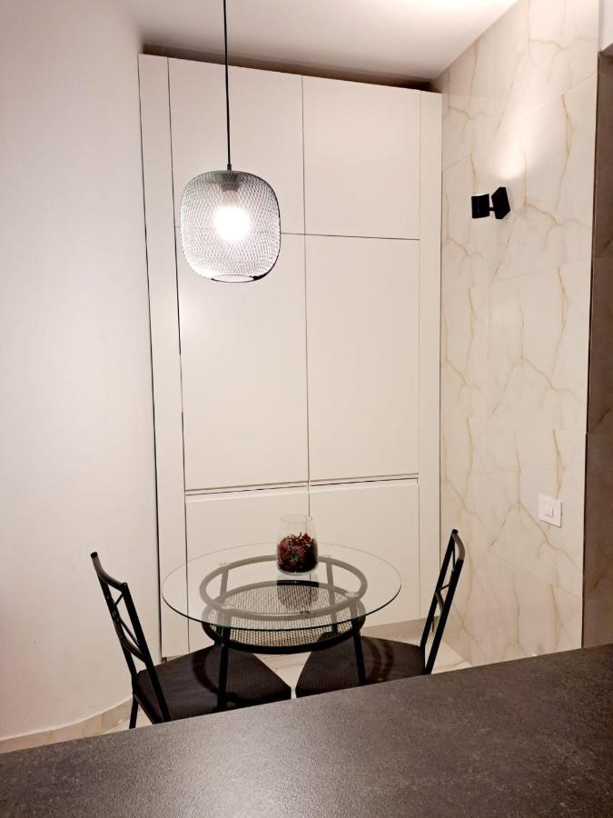 Classy Apartment With Parking In The City Center บูคาเรสต์ ภายนอก รูปภาพ