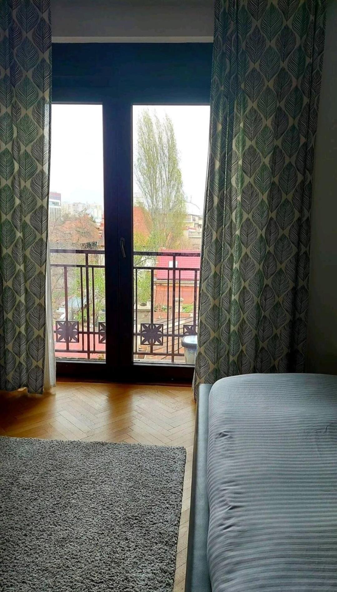 Classy Apartment With Parking In The City Center บูคาเรสต์ ภายนอก รูปภาพ