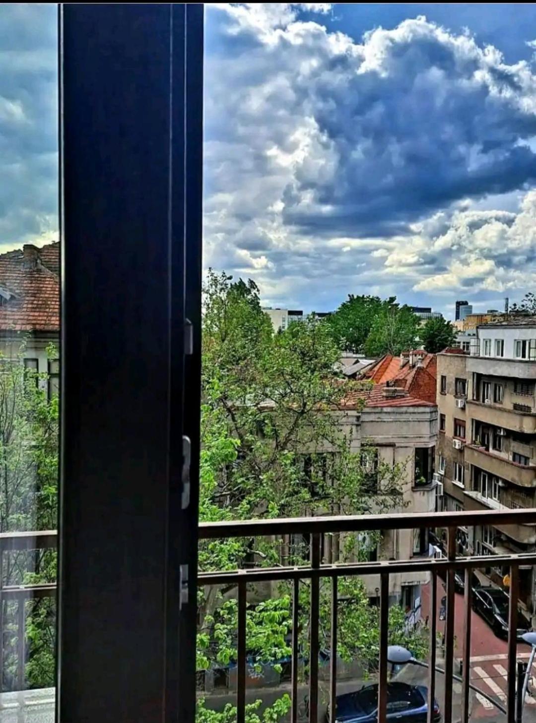 Classy Apartment With Parking In The City Center บูคาเรสต์ ภายนอก รูปภาพ