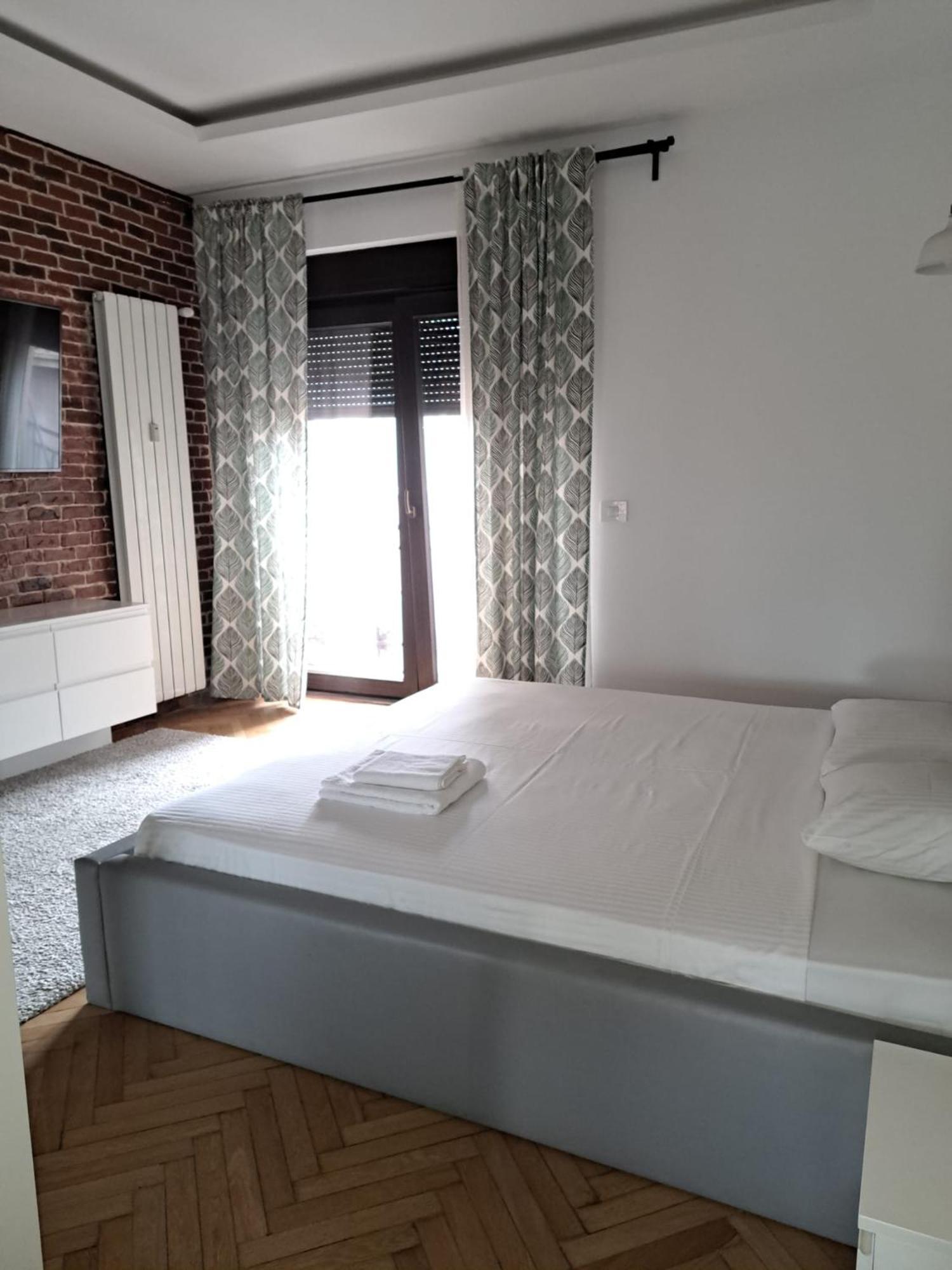Classy Apartment With Parking In The City Center บูคาเรสต์ ภายนอก รูปภาพ